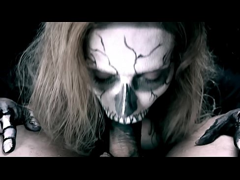 ❤️ Démonické dievča fajčí kokot svojimi čiernymi ústami a prehĺta semeno. ❤❌ Krásne porno na sk.bladesoul.top ❌️❤